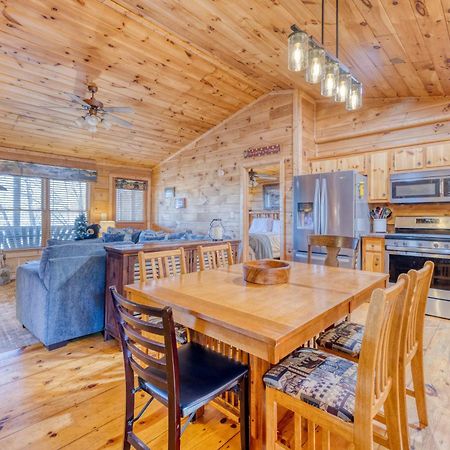 Secluded Sunrise Ridge-10 Min From Blue Ridge, King Beds, Hot Tub, 2 Porches, Fireplace Wood Burning, Mountain View, Cozy エクステリア 写真