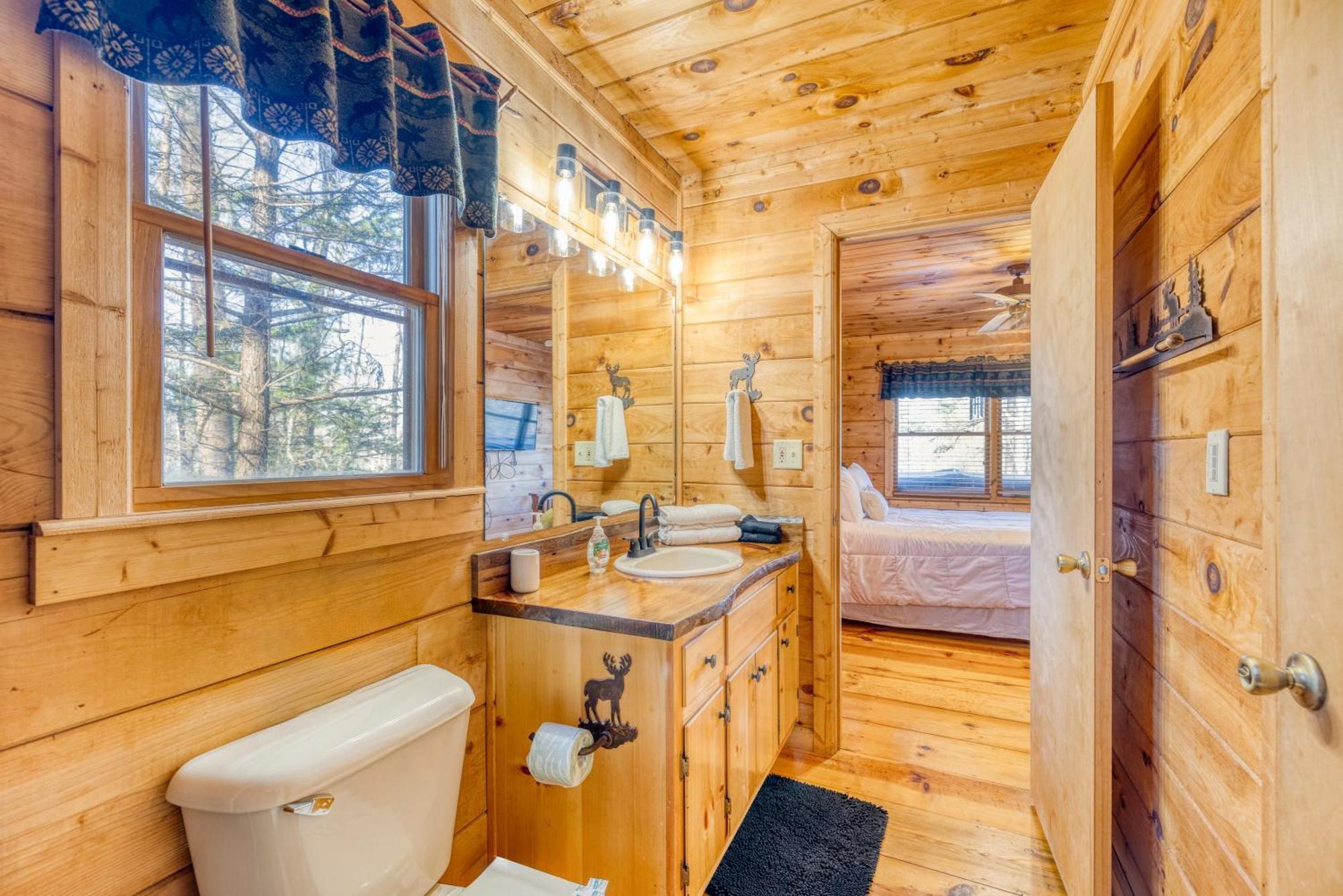Secluded Sunrise Ridge-10 Min From Blue Ridge, King Beds, Hot Tub, 2 Porches, Fireplace Wood Burning, Mountain View, Cozy エクステリア 写真
