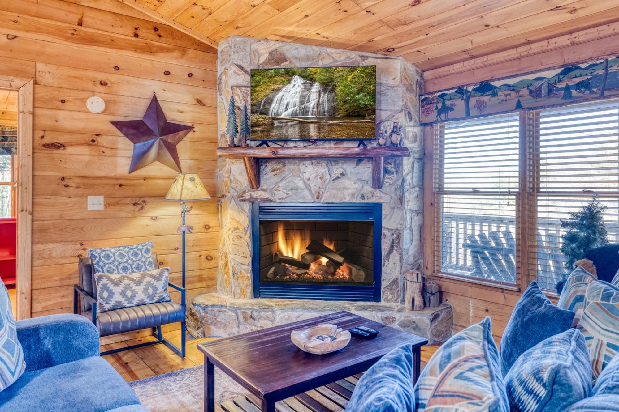 Secluded Sunrise Ridge-10 Min From Blue Ridge, King Beds, Hot Tub, 2 Porches, Fireplace Wood Burning, Mountain View, Cozy エクステリア 写真