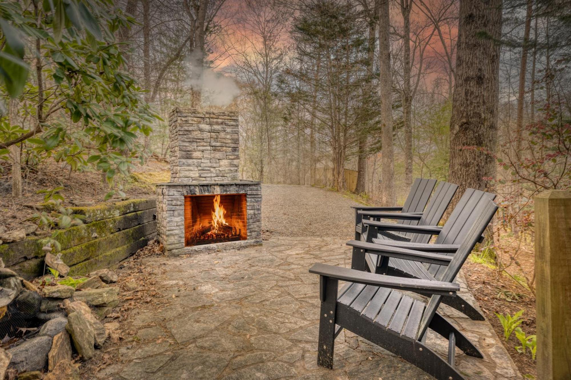 Secluded Sunrise Ridge-10 Min From Blue Ridge, King Beds, Hot Tub, 2 Porches, Fireplace Wood Burning, Mountain View, Cozy エクステリア 写真